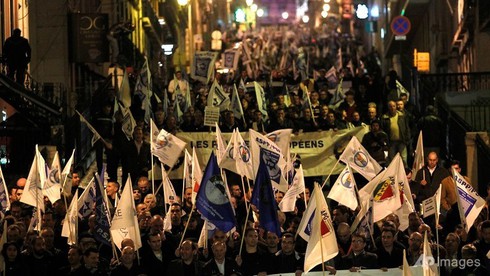 Bồ Đào Nha: 10.000 cảnh sát biểu tình chống chính sách khắc khổ - ảnh 1