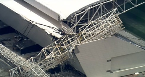 Brazil: Sập sân vận động chuẩn bị cho World Cup - ảnh 2