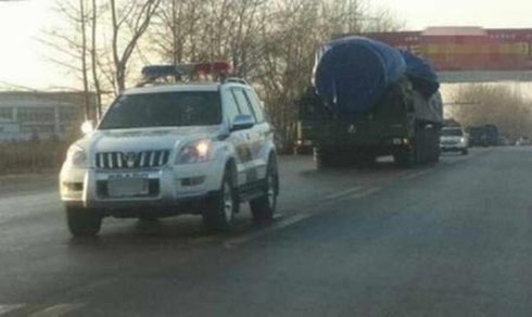 Lộ ảnh tên lửa DF-41 Trung Quốc xuống phố - ảnh 1