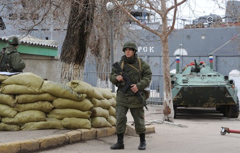 Thủ tướng Nga Medvedev lần đầu thăm Crimea sau khi