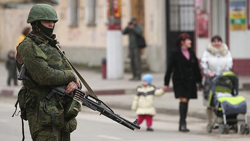 Miền đông đổ máu, cựu Tổng thống Ukraine cảnh báo nội chiến - ảnh 1