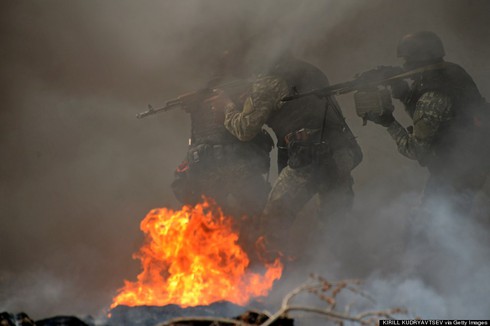 Hiện trường vụ đấu súng dữ dội tại miền đông Ukraine - ảnh 1