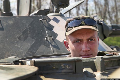 Hiện trường vụ đấu súng dữ dội tại miền đông Ukraine - ảnh 10