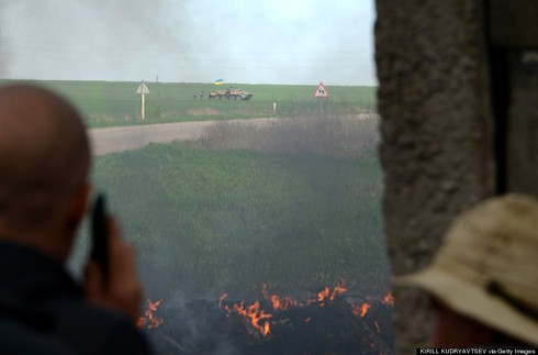 Hiện trường vụ đấu súng dữ dội tại miền đông Ukraine - ảnh 4