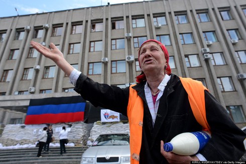 Hiện trường vụ đấu súng dữ dội tại miền đông Ukraine - ảnh 7