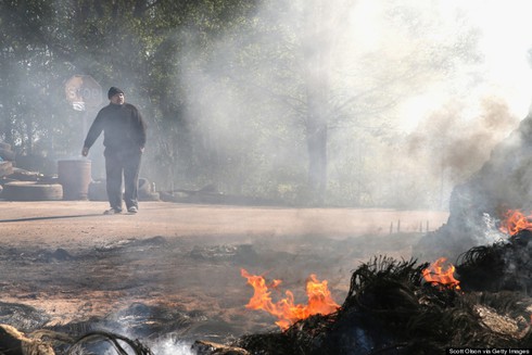 Hiện trường vụ đấu súng dữ dội tại miền đông Ukraine - ảnh 8