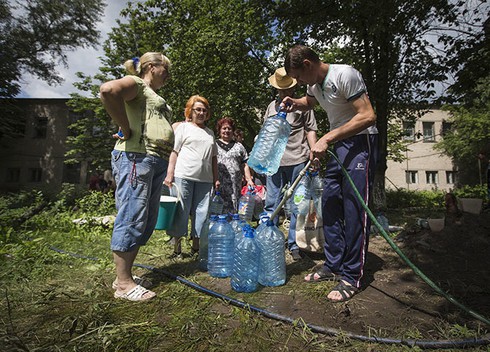 Ukraine: 250.000 cư dân Lugansk sống trong cảnh không điện nước - ảnh 2