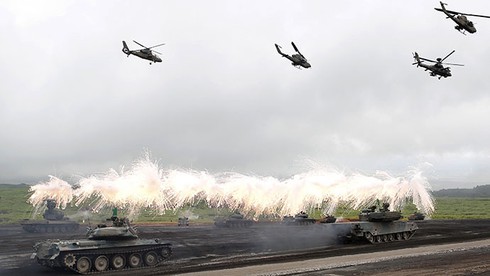 Tăng chi quốc phòng kỷ lục, Nhật sắm vũ khí gì chống TQ, Triều Tiên? - ảnh 1