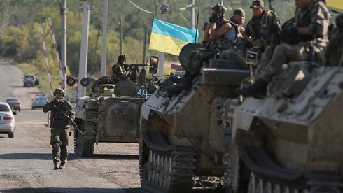 Lính Ukraine chiến đấu ở miền Đông nhận lương 640 USD/tháng - ảnh 1