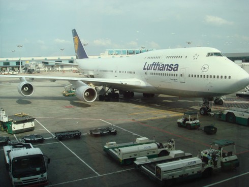 Phản đòn lệnh trừng phạt, Nga đóng cửa không phận với phương Tây - ảnh 1