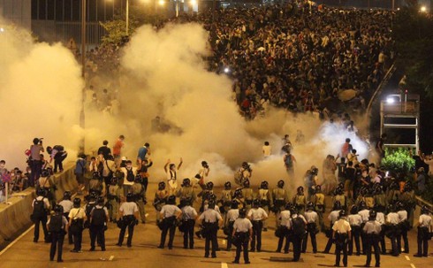 Biểu tình Hong Kong: Trường học, ngân hàng đóng cửa, giao thông loạn - ảnh 2