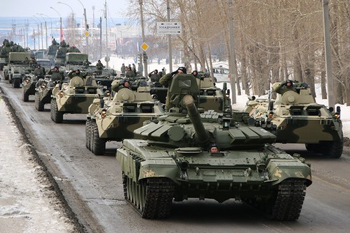 Nga đang đứng giữa