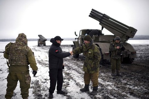 Tướng NATO: Phương Tây không nên loại bỏ khả năng gửi vũ khí cho Ukraine - ảnh 1