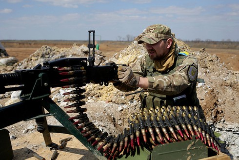 Kiev tố phe ly khai dùng vũ khí hạng nặng phản công ở Donetsk - ảnh 1