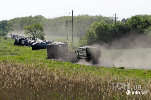 Ukraine: Quân Kiev và ly khai ùn ùn kéo vũ khí về Donbass - ảnh 1