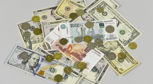 Nga: Đồng rúp tiếp tục xác lập kỷ lục mất giá so với USD - ảnh 1