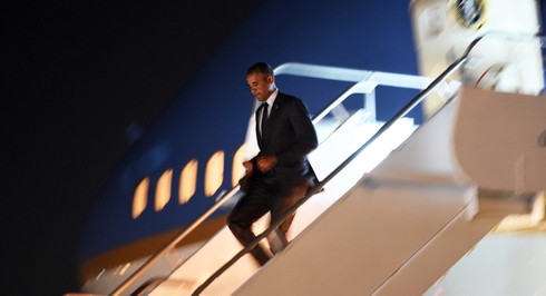 Chê chuyên cơ tổng thống quá đắt, Donald Trump muốn hủy hợp đồng với Boeing - ảnh 1