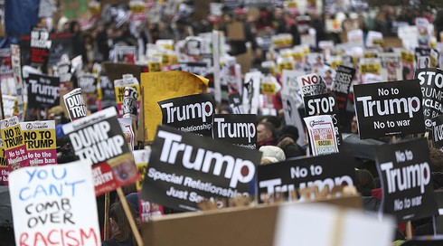 Mỹ dừng thi hành sắc lệnh cấm người nhập cư của Tổng thống Trump - ảnh 1