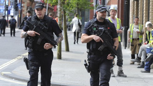 Hơn 5.000 binh sĩ Anh ra đường chặn khủng bố - ảnh 1