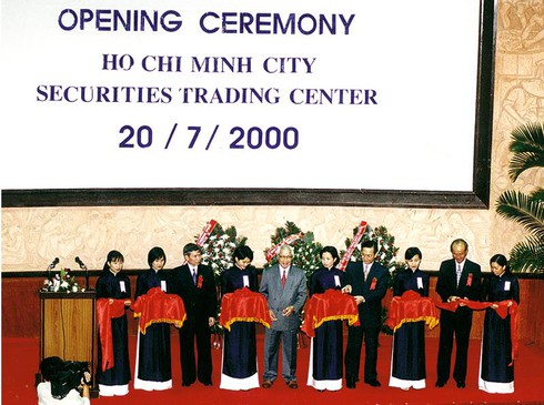 Bộ Tài chính công bố lộ trình sáp nhập hai Sở GDCK Hà Nội và TP. Hồ Chí Minh - ảnh 1