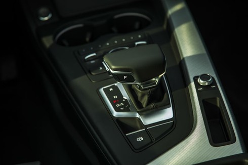 Công Vinh bảnh bao bên vợ trong buổi ra mắt mẫu xe mới - ảnh 10