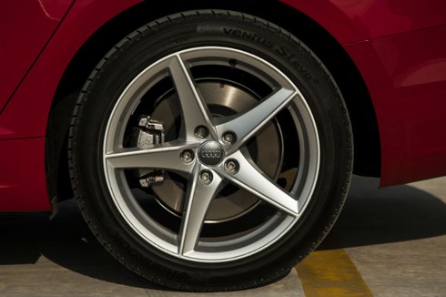 Công Vinh bảnh bao bên vợ trong buổi ra mắt mẫu xe mới - ảnh 11