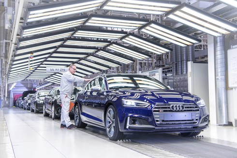 Công Vinh bảnh bao bên vợ trong buổi ra mắt mẫu xe mới - ảnh 12