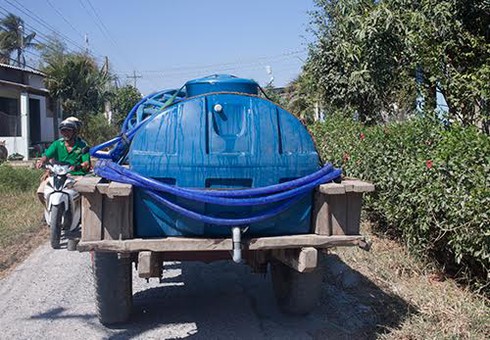 Shop TIN 5/4: Công an mệt mỏi, khó thở - Cầu cong