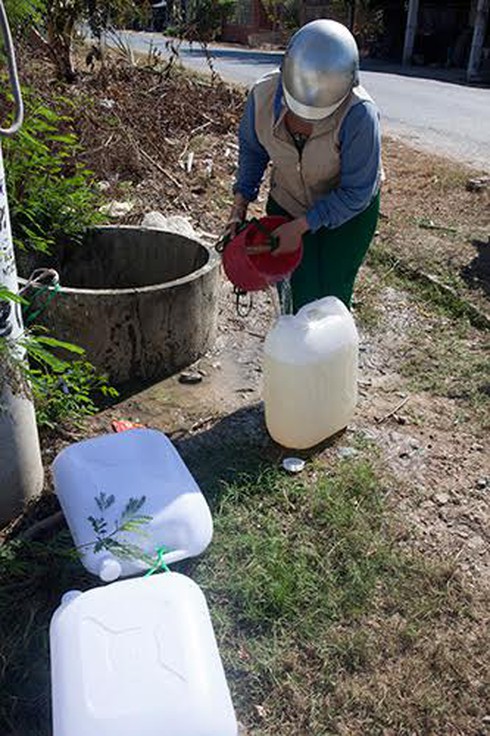 Shop TIN 5/4: Công an mệt mỏi, khó thở - Cầu cong
