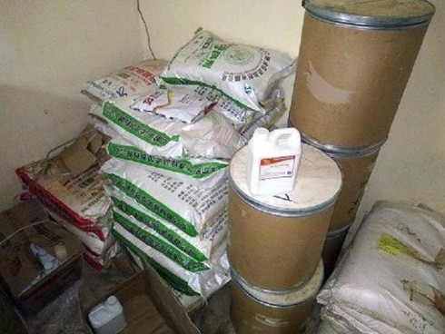 Shop TIN 5/4: Công an mệt mỏi, khó thở - Cầu cong