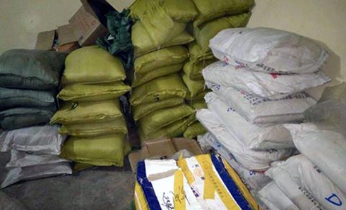 Shop TIN 5/4: Công an mệt mỏi, khó thở - Cầu cong