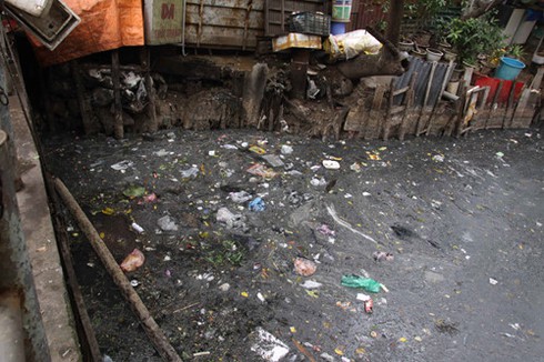 Shop TIN 5/4: Công an mệt mỏi, khó thở - Cầu cong