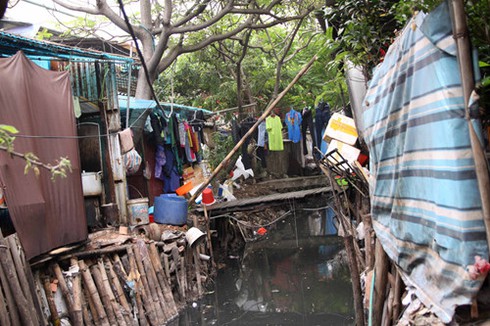 Shop TIN 5/4: Công an mệt mỏi, khó thở - Cầu cong