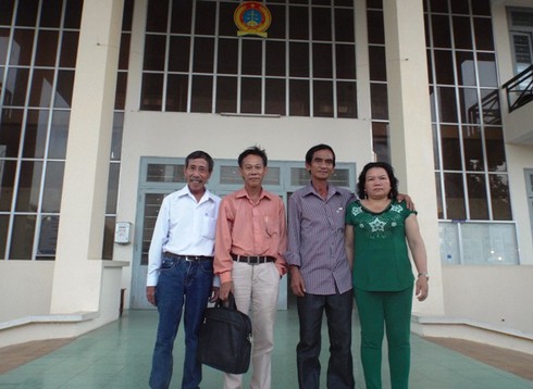 Shop TIN 28/4: Vì sao Thủ tướng buồn? Con tắm biển ở đâu? - ảnh 24