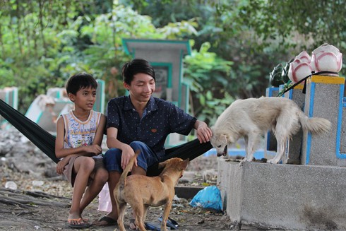 Shop TIN 28/4: Vì sao Thủ tướng buồn? Con tắm biển ở đâu? - ảnh 20