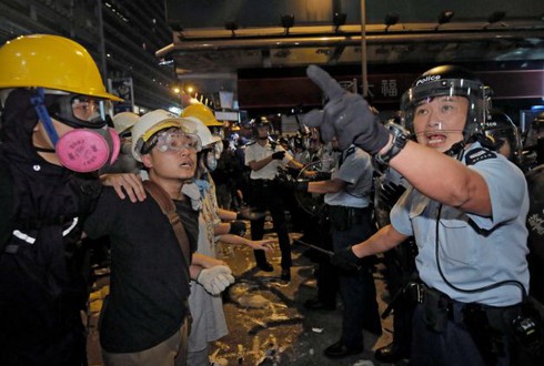 Joshua Wong - Lãnh đạo phong trào biểu tình Hong Kong bị bắt - ảnh 3
