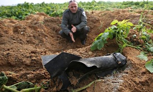 Israel không kích dải Gaza lần đầu sau thoả thuận ngừng bắn - ảnh 1