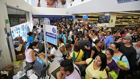 Venezuela đang lao nhanh đến khủng hoảng nợ - ảnh 2