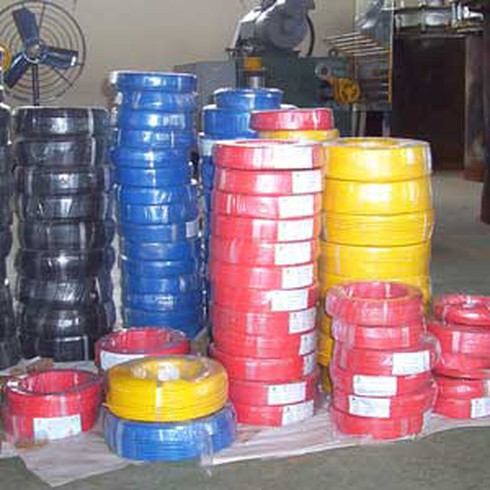 Cháy nhà lòi ra… dây điện “dỏm” - ảnh 1