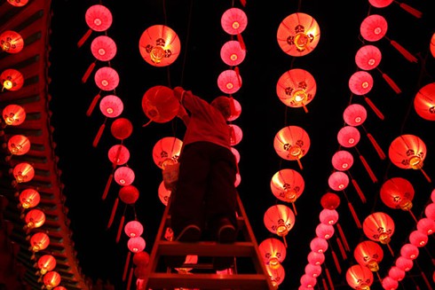 Châu Á rộn ràng đón năm con Rắn - ảnh 5