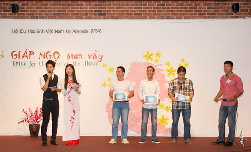 Không khí đón giao thừa Giáp Ngọ 2014 - ảnh 95