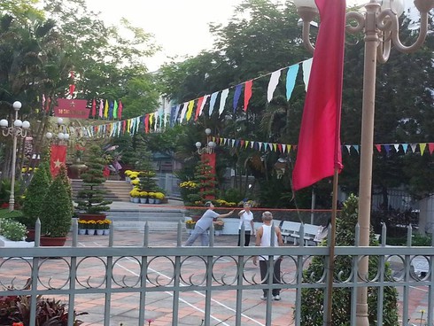 Sài Gòn ngày đầu năm: Phố vắng tanh, Chùa tấp nập - ảnh 6