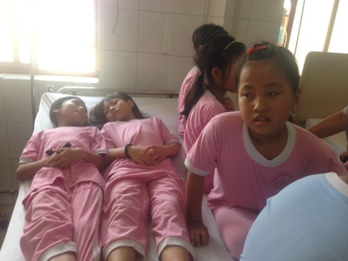 TP.HCM: Hàng chục học sinh tiểu học phải cấp cứu sau bữa trưa - ảnh 1