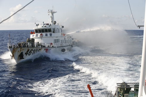 Từ Hoàng Sa: Tàu CSB 2016 “bị thương” vẫn kiên cường bám trụ - ảnh 1