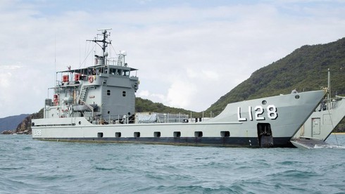 Australia cho Philippines hai tàu đổ bộ - ảnh 1