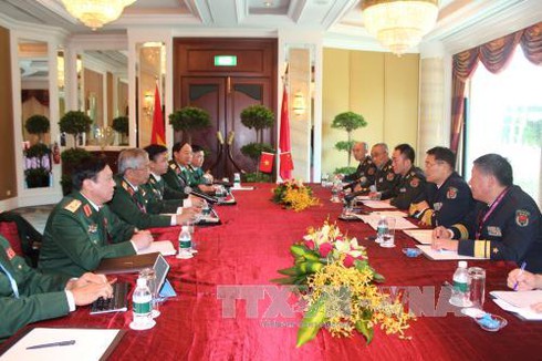 Shangri-la 2015: Thứ trưởng QP Việt Nam tiếp xúc đoàn Trung Quốc - ảnh 1