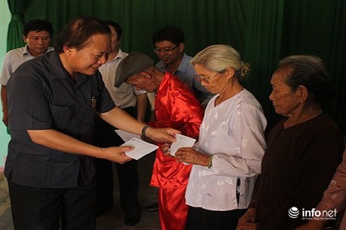 Thứ trưởng Bộ TT&TT Trương Minh Tuấn thăm và tặng quà Mẹ Việt Nam anh hùng - ảnh 1