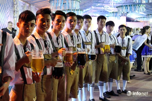 Oktoberfest - Lễ hội bia Đức lớn nhất Hà Nội chuẩn bị khai mạc - ảnh 1
