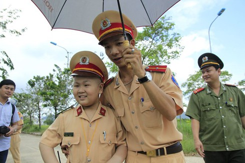 Shop TIN ngày 22/11: Xin đá Sếp bị Sếp đá...anh hùng rơm...hoàng hôn tuyên thệ - ảnh 1