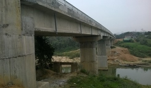 Shop TIN 22/1: Bỏ 50 tỷ xây cầu...khỉ, đợi câu ví giặm thông cầu - ảnh 2